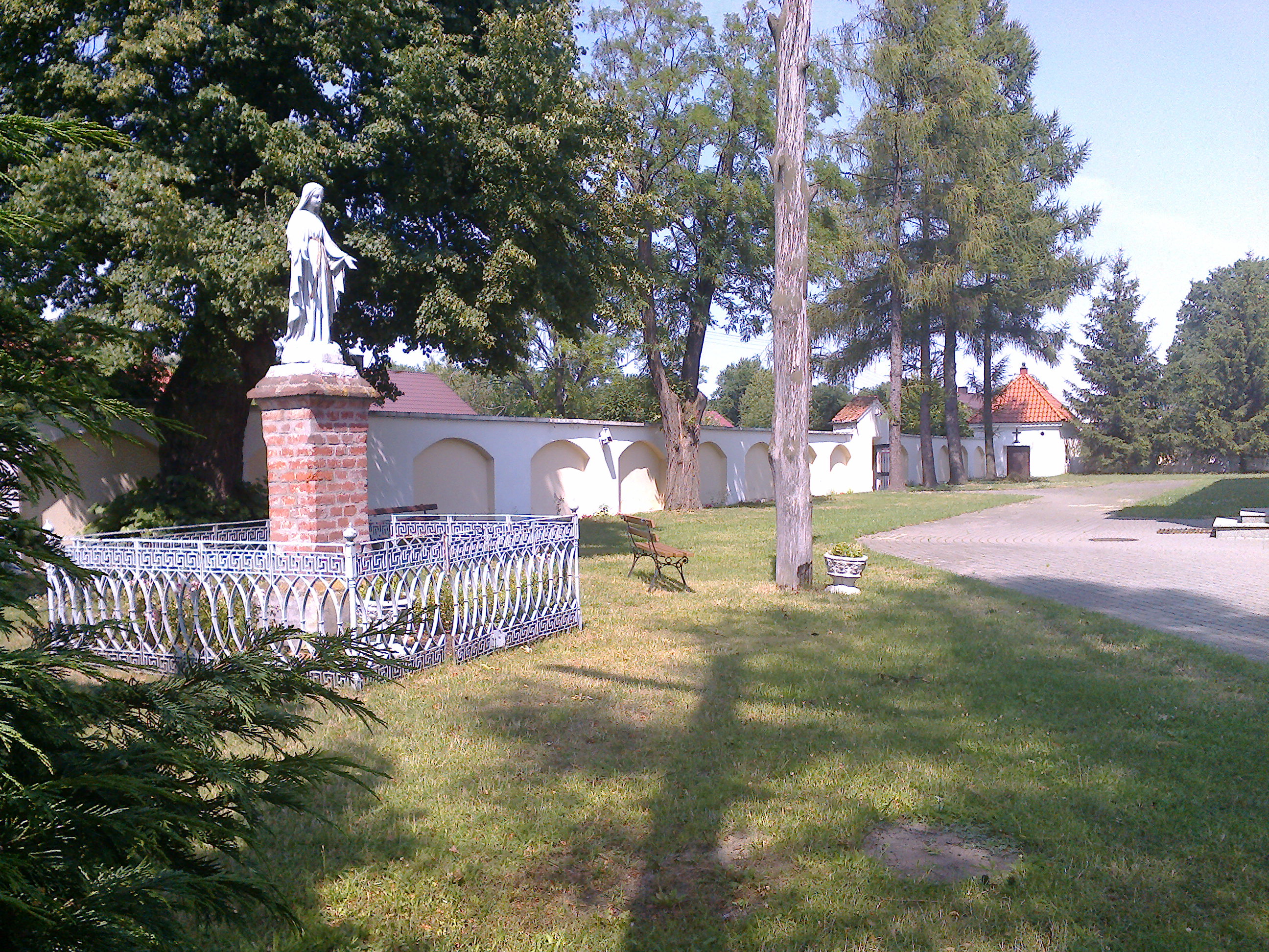 Cmentarz przykościelny - strona północna